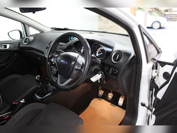 Used Ford Fiesta 2015 for sale - 77524086: Photo