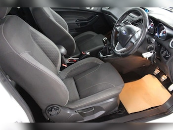 Used Ford Fiesta 2015 for sale - 77524086: Photo