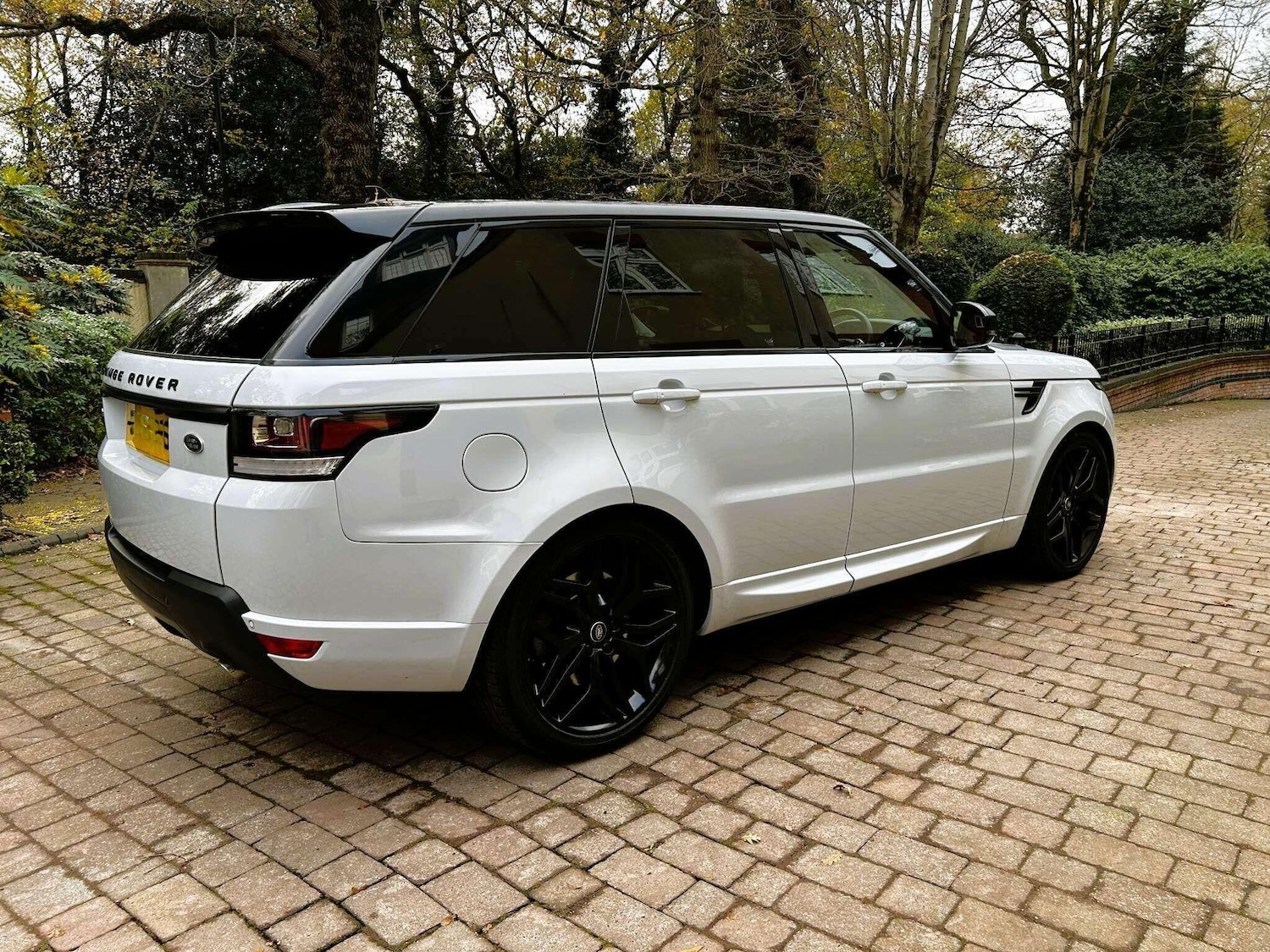 Used Land Rover Range Rover Sport 2016 for sale - 76850294: Photo 2