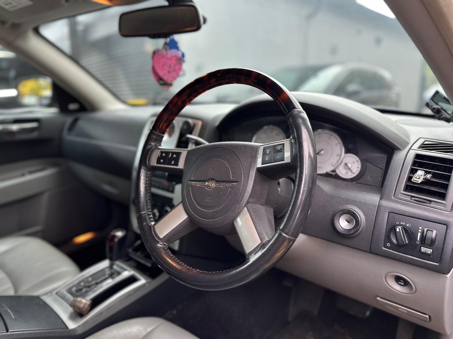 Used Chrysler 300C 2007 for sale - 76360604: Photo 4