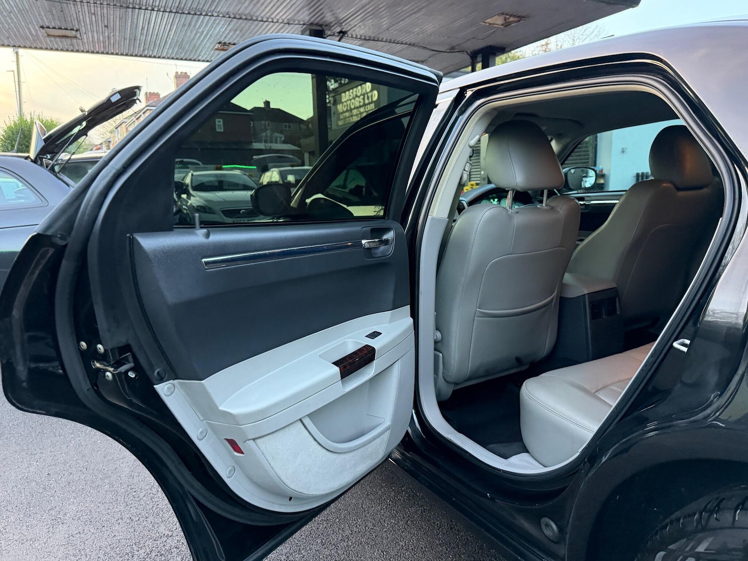 Used Chrysler 300C 2007 for sale - 76360604: Photo 41