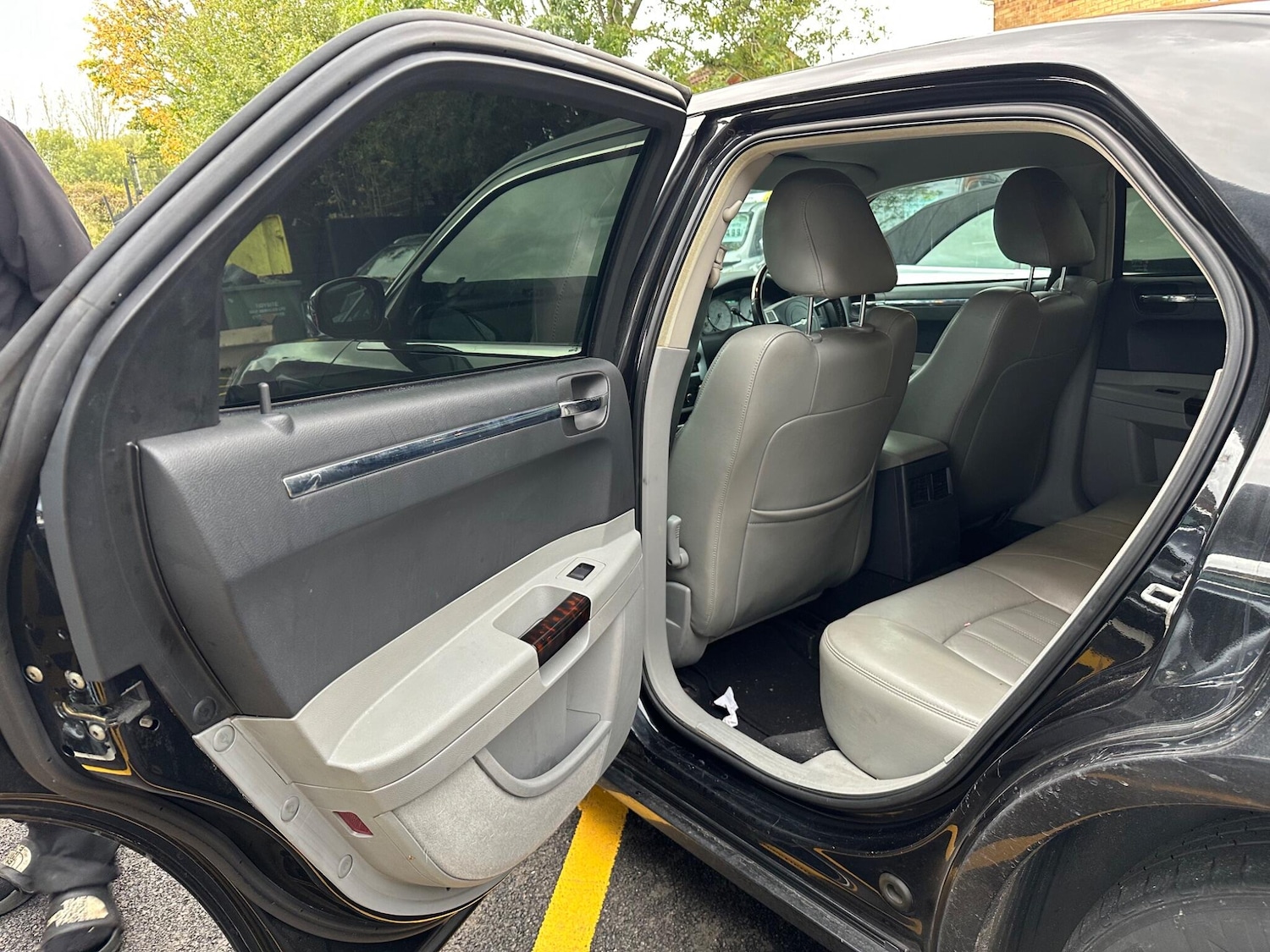 Used Chrysler 300C 2007 for sale - 76360604: Photo 5
