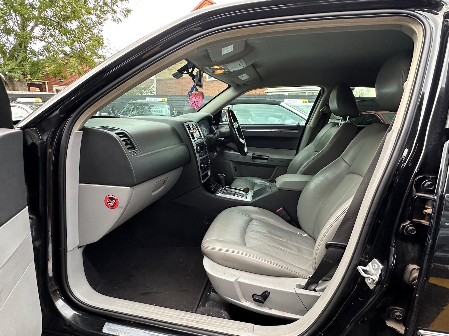 Used Chrysler 300C 2007 for sale - 76360604: Photo 8