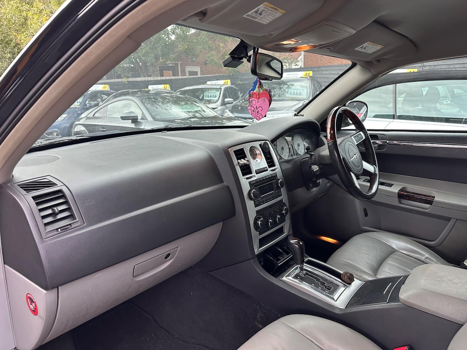 Used Chrysler 300C 2007 for sale - 76360604: Photo 9
