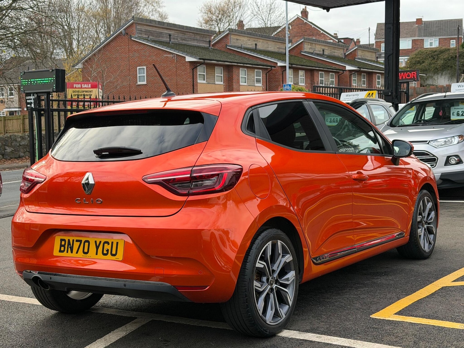 Used Renault Clio 2020 for sale - 76597153: Photo 2