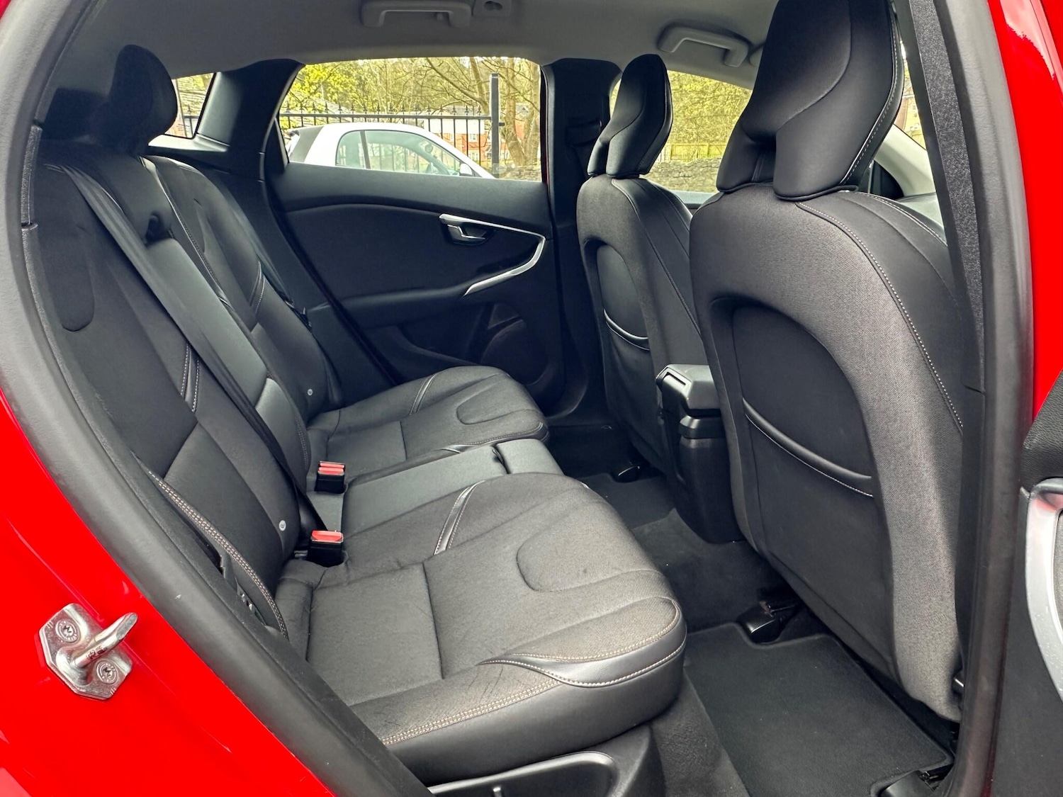 Used Volvo V40 Cross Country for sale - 78135991: Photo 31