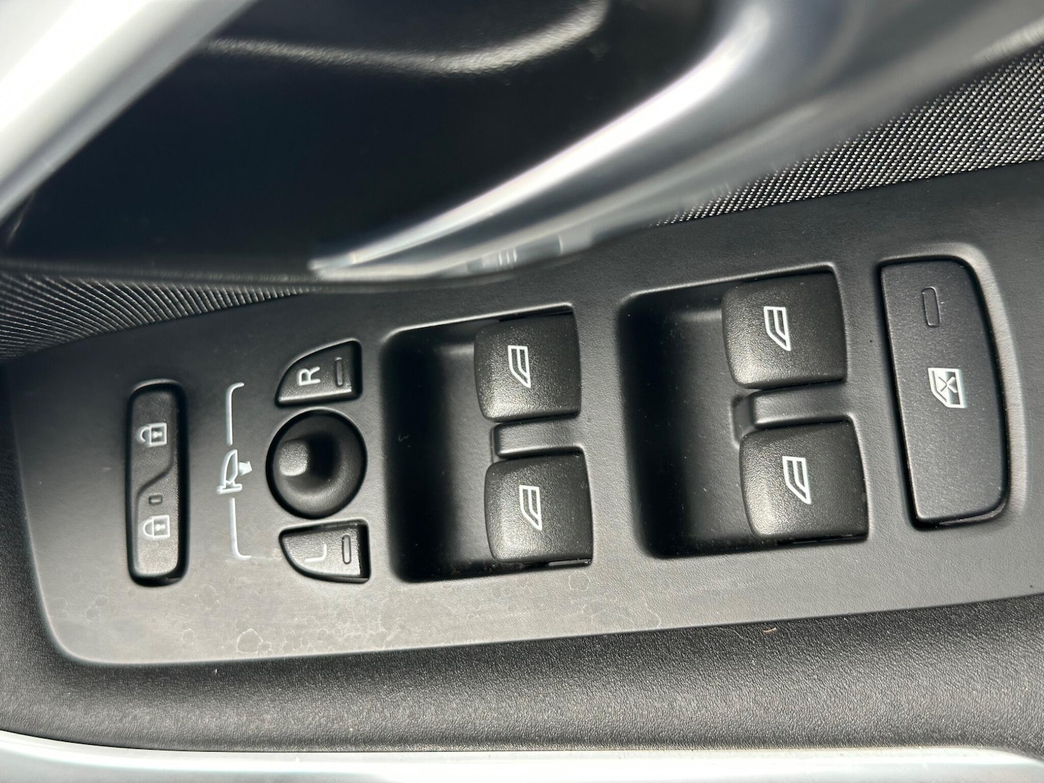 Used Volvo V40 Cross Country for sale - 78135991: Photo 32