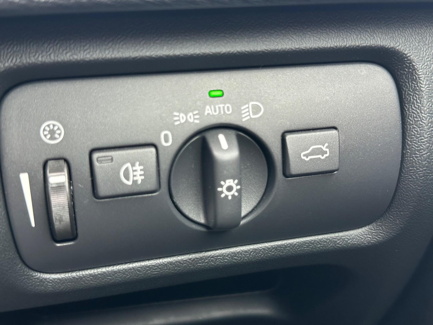 Used Volvo V40 Cross Country for sale - 78135991: Photo 33