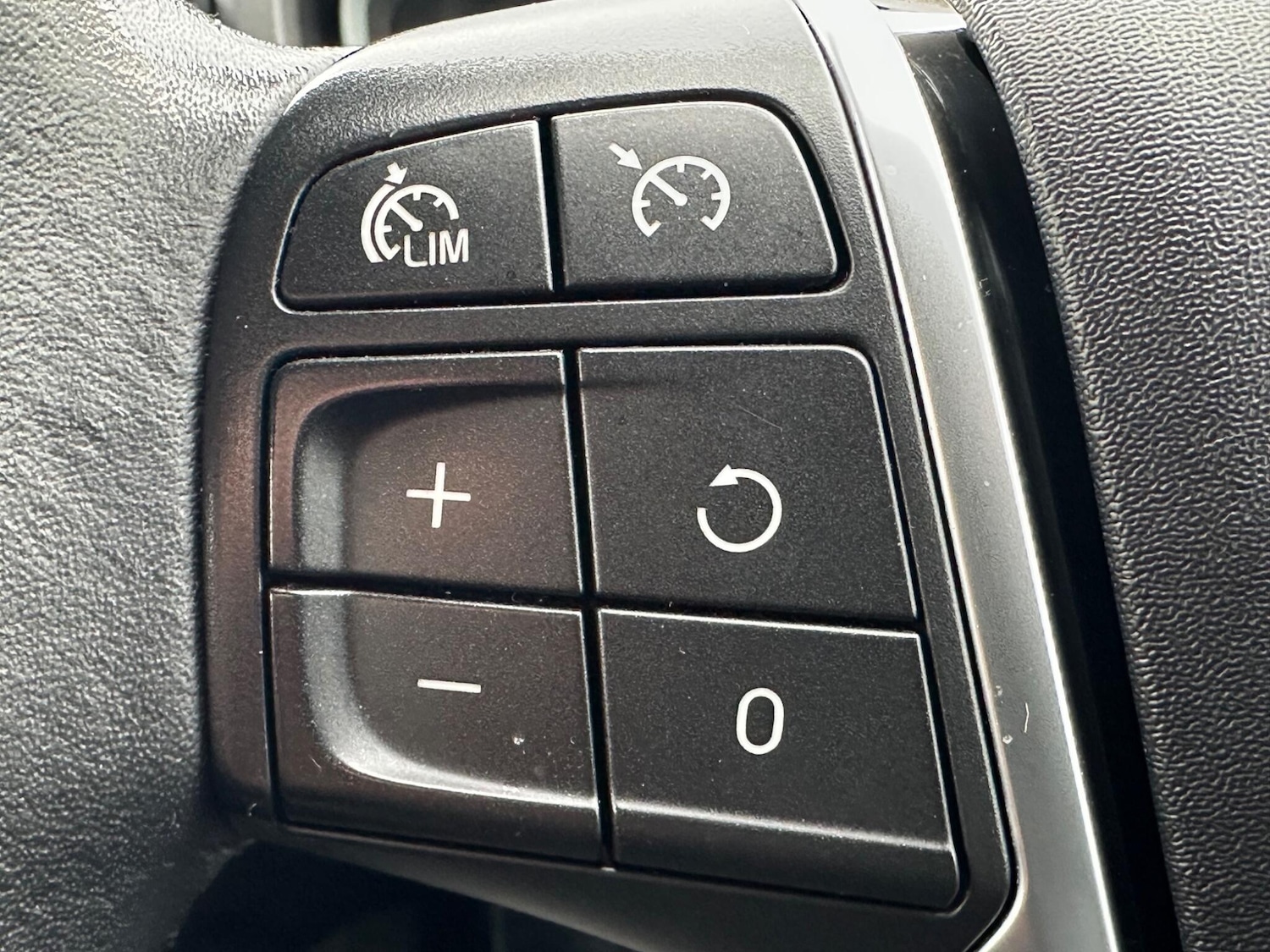 Used Volvo V40 Cross Country for sale - 78135991: Photo 35