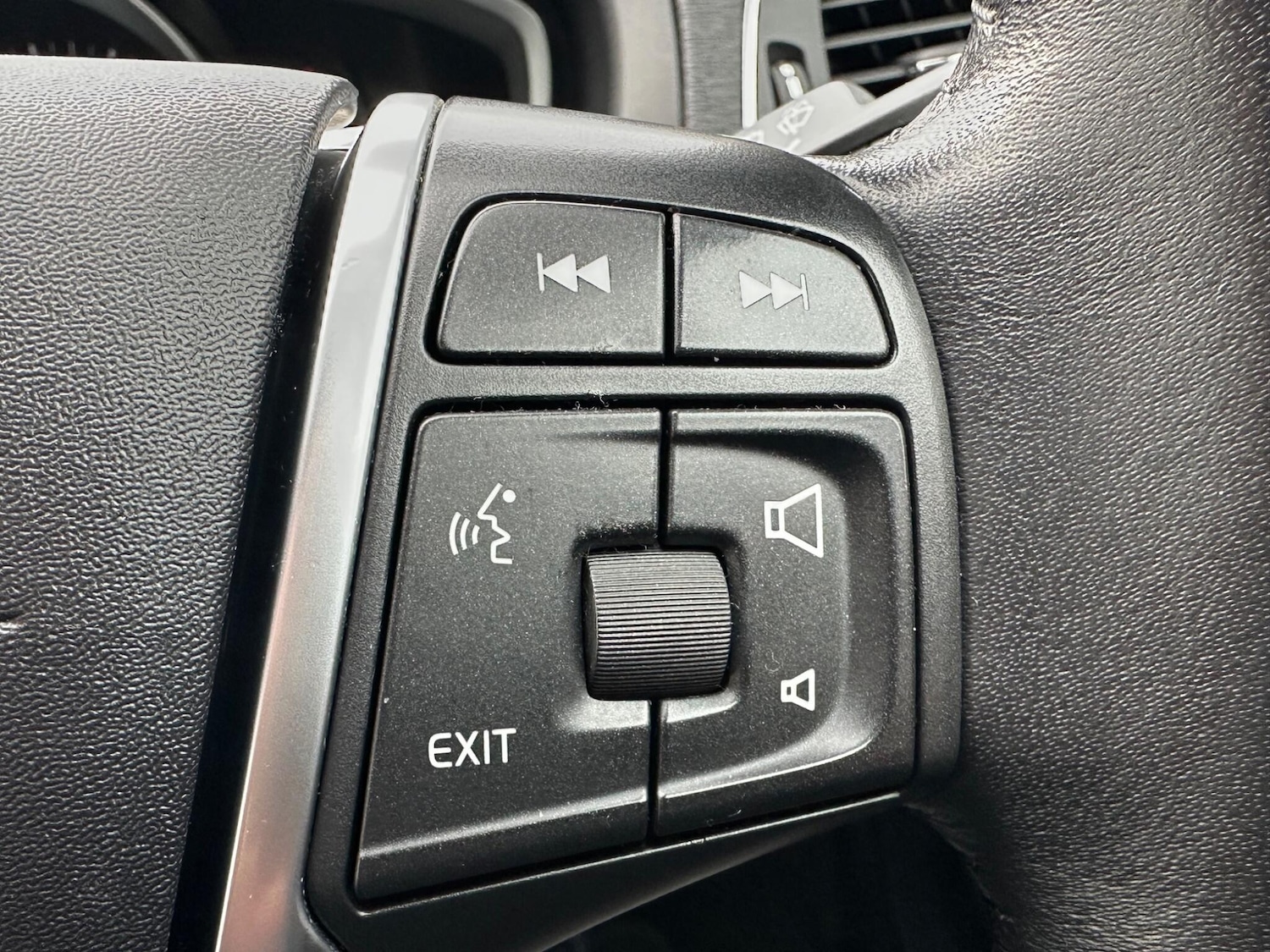 Used Volvo V40 Cross Country for sale - 78135991: Photo 36