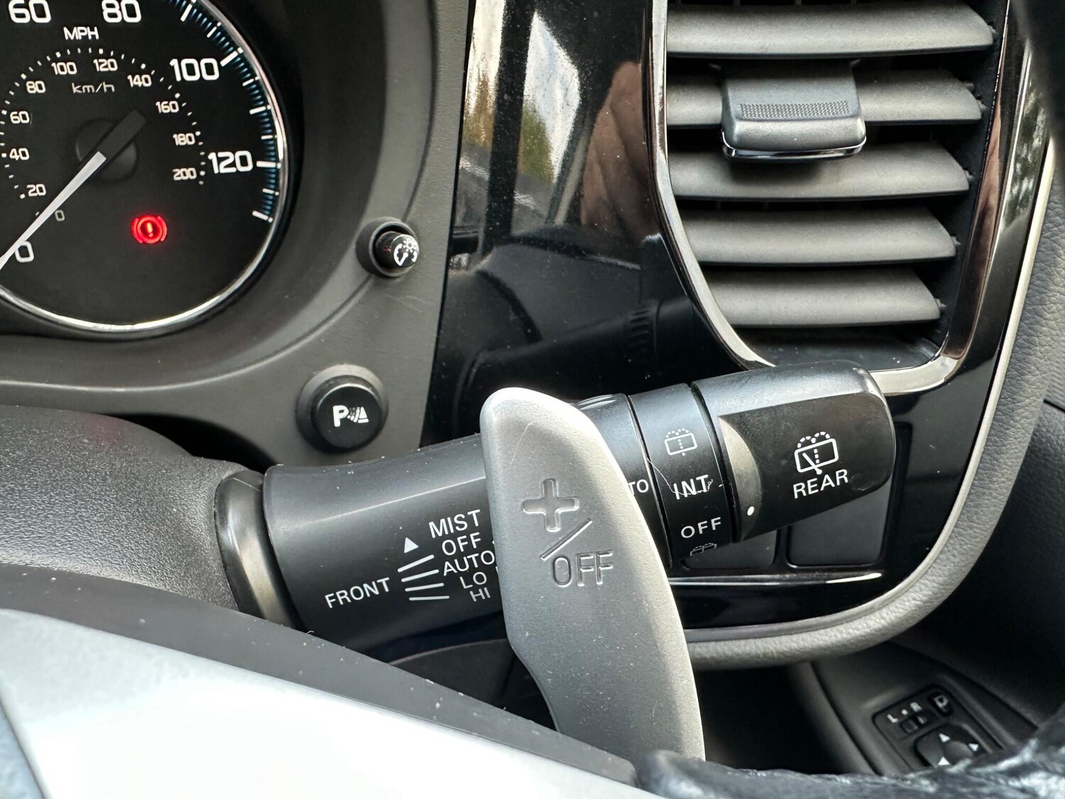 Used Mitsubishi Outlander 2015 for sale - 76024703: Photo 75