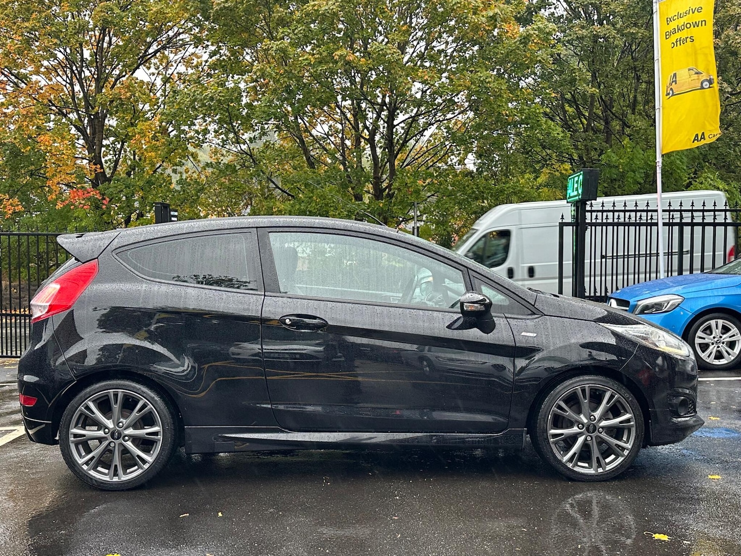 Used Ford Fiesta 2017 for sale - 76152060: Photo 2