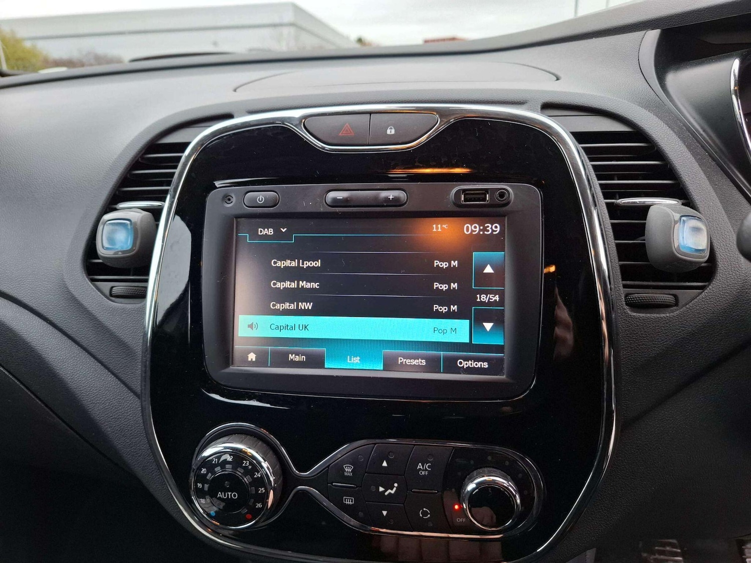 Used Renault Captur for sale - 76824715: Photo 20