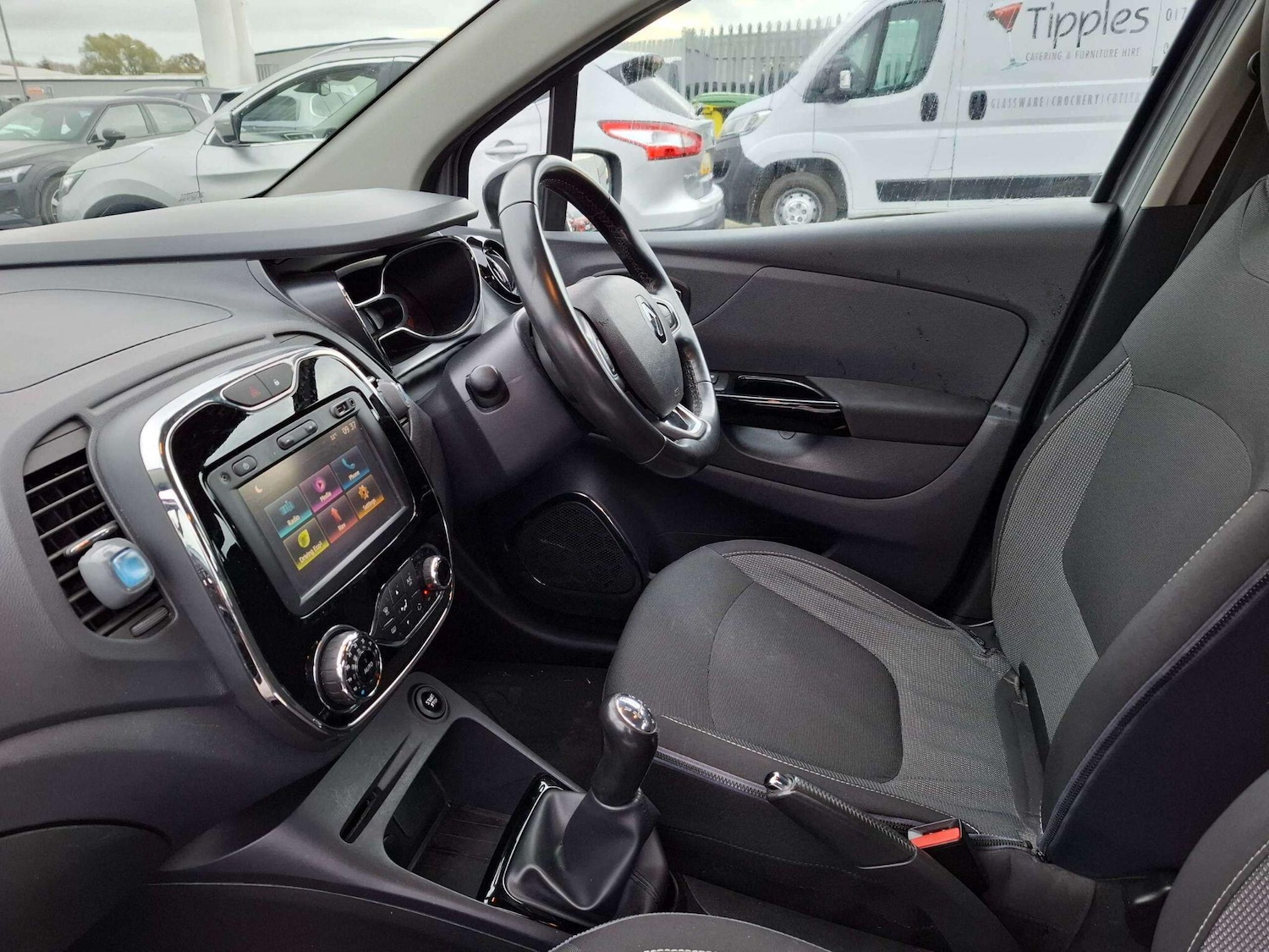 Used Renault Captur for sale - 76824715: Photo 25