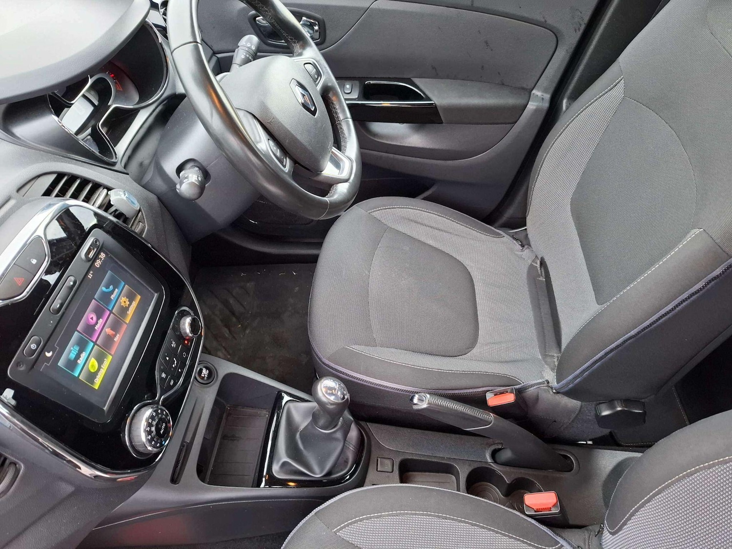 Used Renault Captur for sale - 76824715: Photo 27