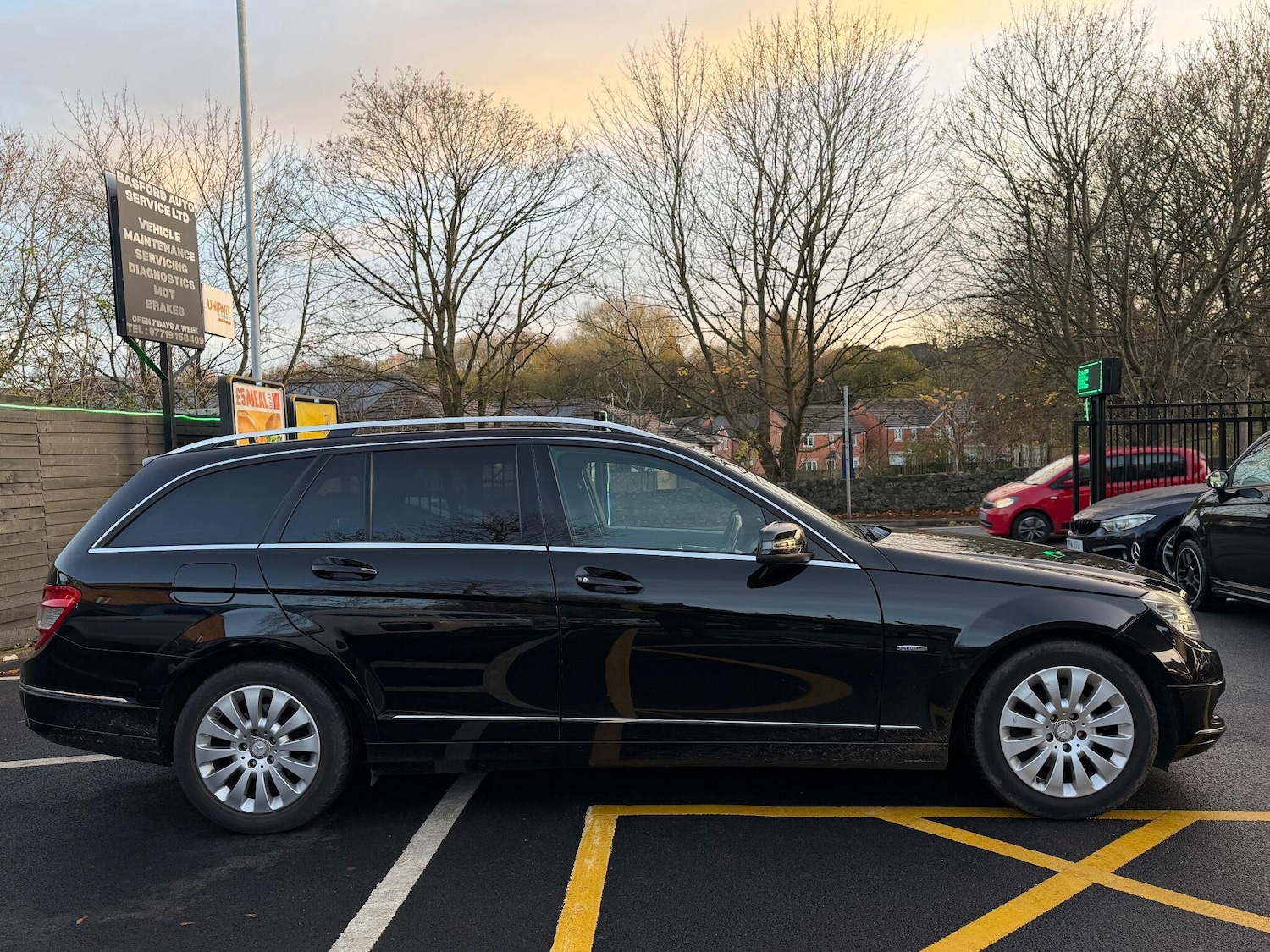 Used Mercedes-Benz C Class 2009 for sale - 76572573: Photo 2