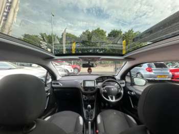 Used Peugeot 208 2015 for sale - 74584709: Photo