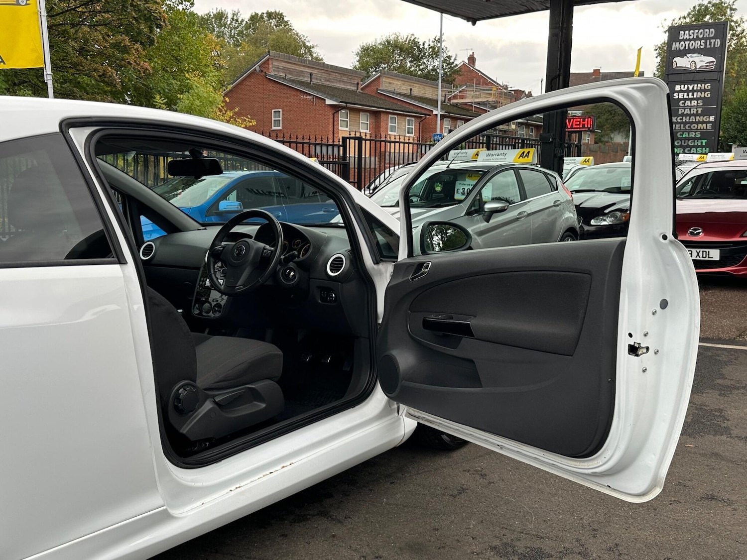 Used Vauxhall Corsa 2010 for sale - 76109806: Photo 16