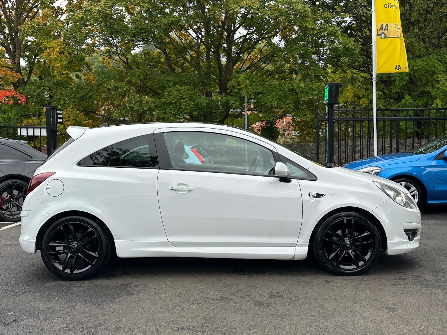 Used Vauxhall Corsa 2010 for sale - 76109806: Photo 3