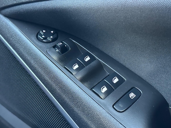 Used Vauxhall Crossland X 2018 for sale - 75687829: Photo 51