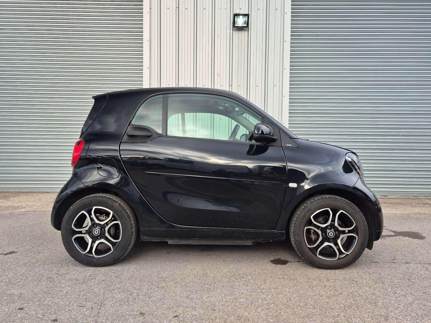 Used smart fortwo 2018 for sale - 76714148: Photo 1
