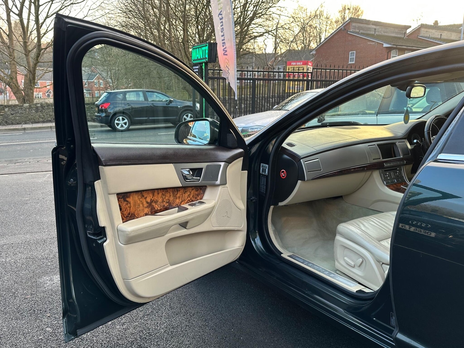 Used Jaguar XF 2010 for sale - 76337459: Photo 17