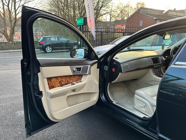 Used Jaguar XF 2010 for sale - 76337459: Photo 17