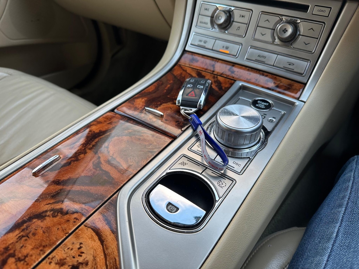 Used Jaguar XF 2010 for sale - 76337459: Photo 32