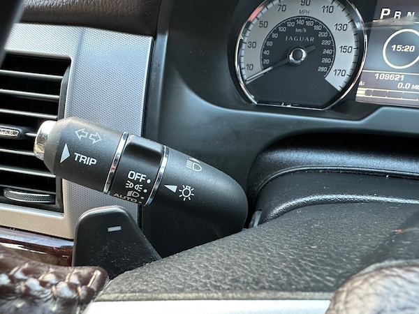 Used Jaguar XF 2010 for sale - 76337459: Photo 41