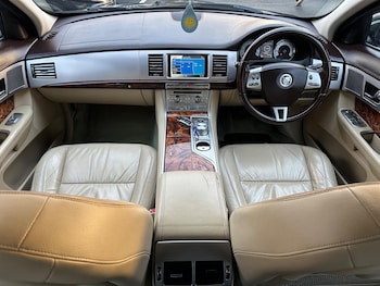 Used Jaguar XF 2010 for sale - 76337459: Photo 4