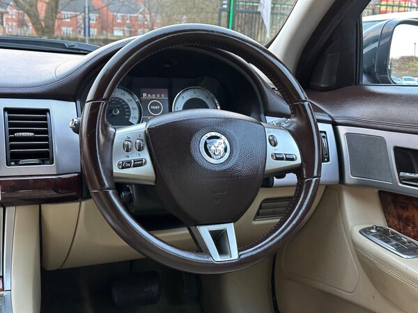 Used Jaguar XF 2010 for sale - 76337459: Photo 61
