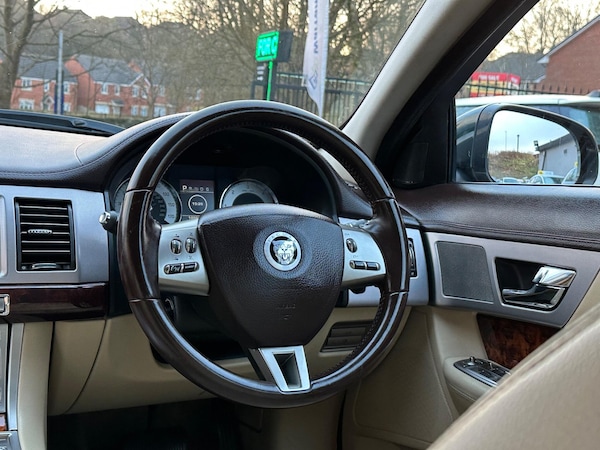 Used Jaguar XF 2010 for sale - 76337459: Photo 62