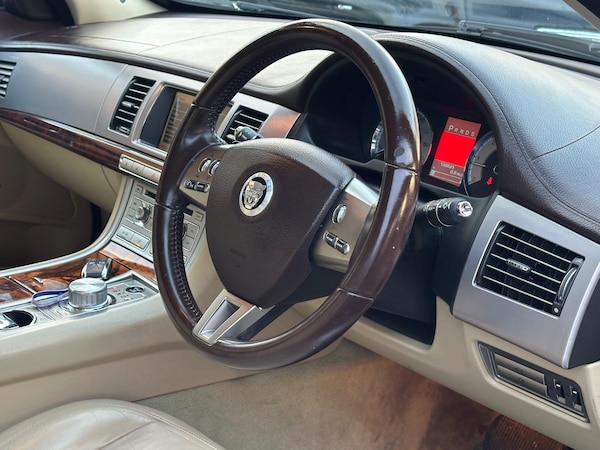Used Jaguar XF 2010 for sale - 76337459: Photo 63