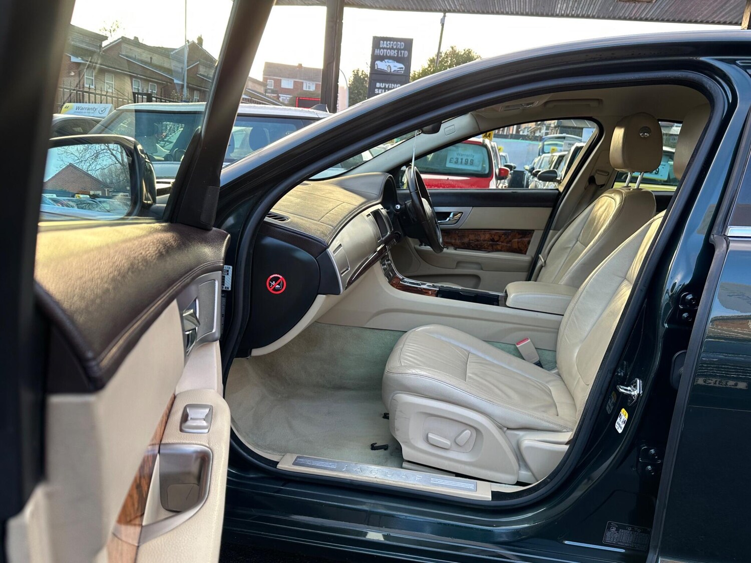 Used Jaguar XF 2010 for sale - 76337459: Photo 64