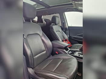 Used Hyundai Santa Fe 2015 for sale - 79106643: Photo