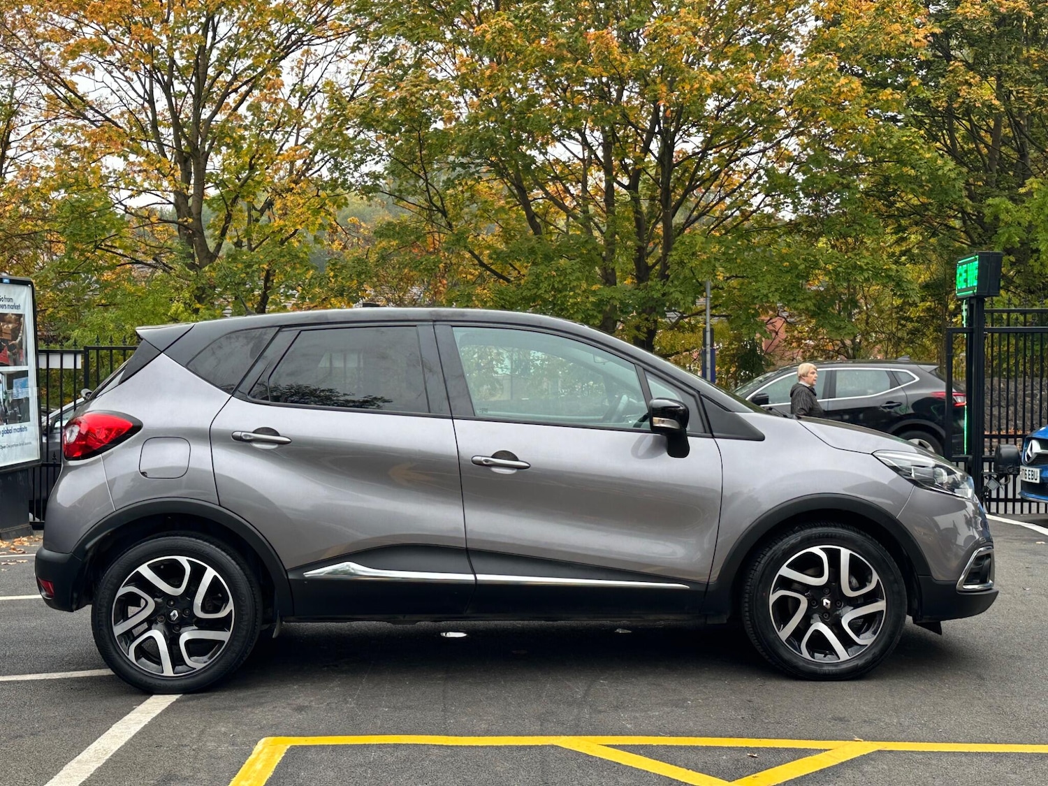 Used Renault Captur 2014 for sale - 76199785: Photo 2
