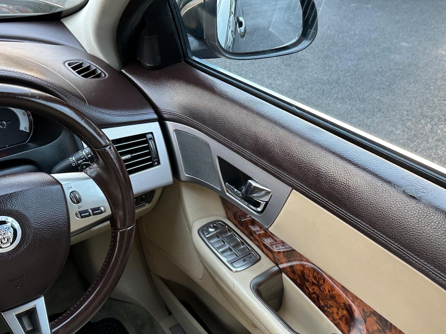 Used Jaguar XF 2010 for sale - 76995942: Photo 85