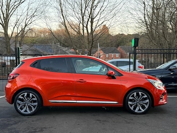 Used Renault Clio 2020 for sale - 76990542: Photo