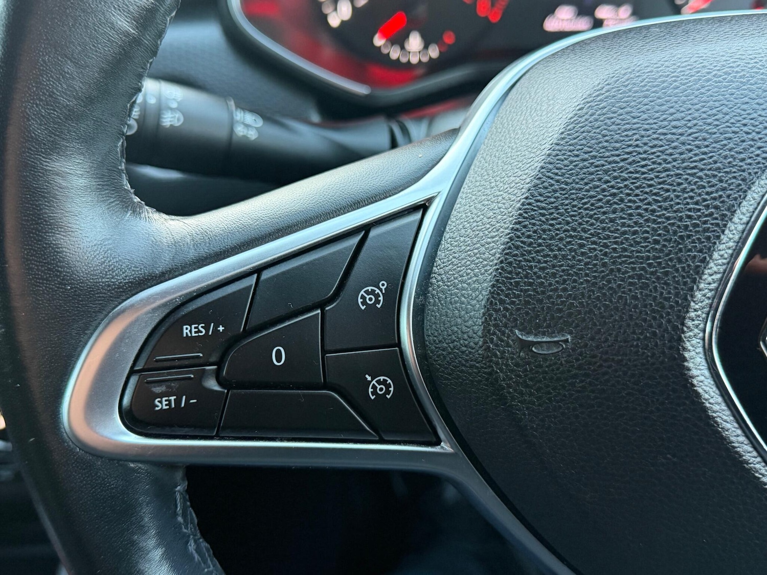 Used Renault Clio 2020 for sale - 76990542: Photo 44