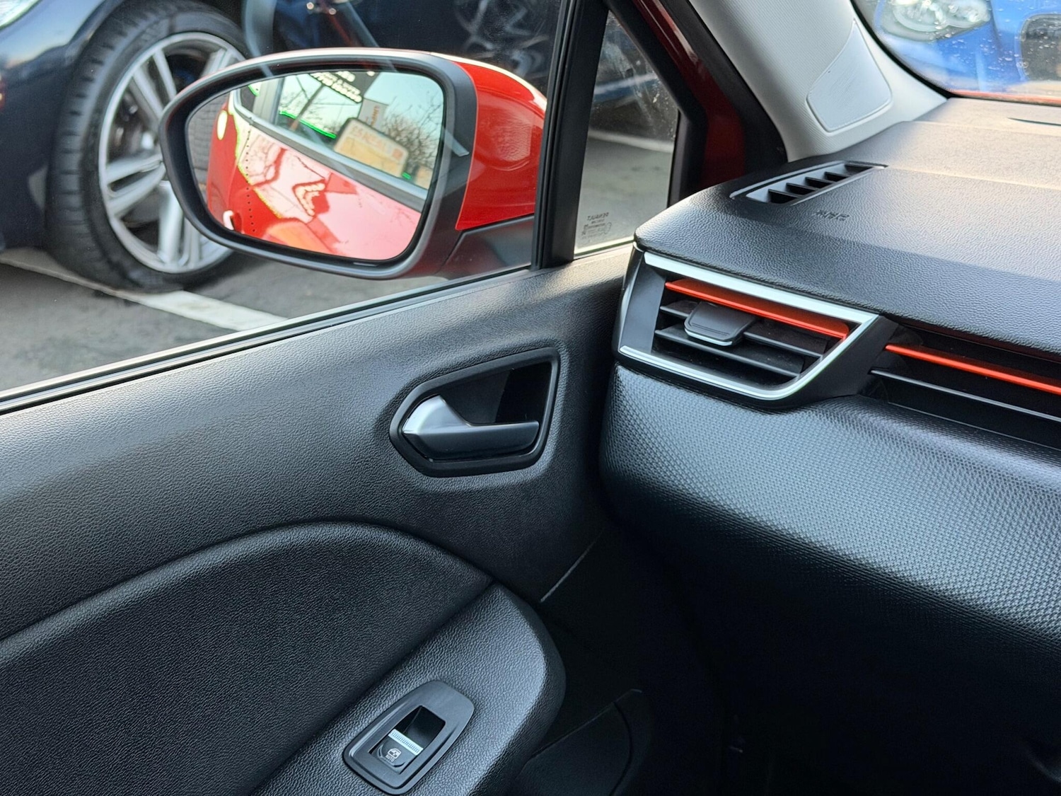 Used Renault Clio 2020 for sale - 76990542: Photo 46