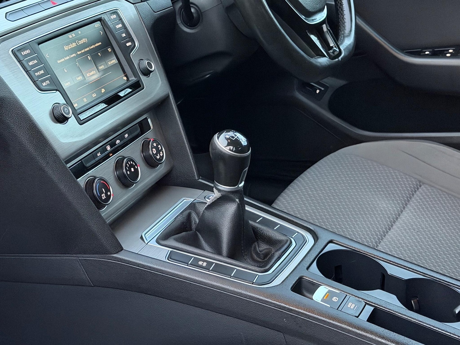 Used Volkswagen Passat 2015 for sale - 77142958: Photo 30