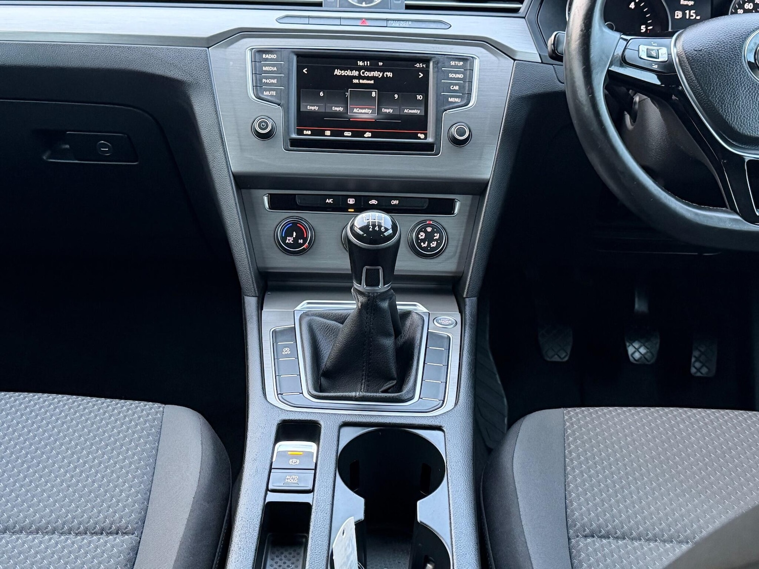 Used Volkswagen Passat 2015 for sale - 77142958: Photo 31