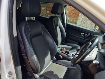 Used Land Rover Discovery Sport 2018 for sale - 78934847: Photo