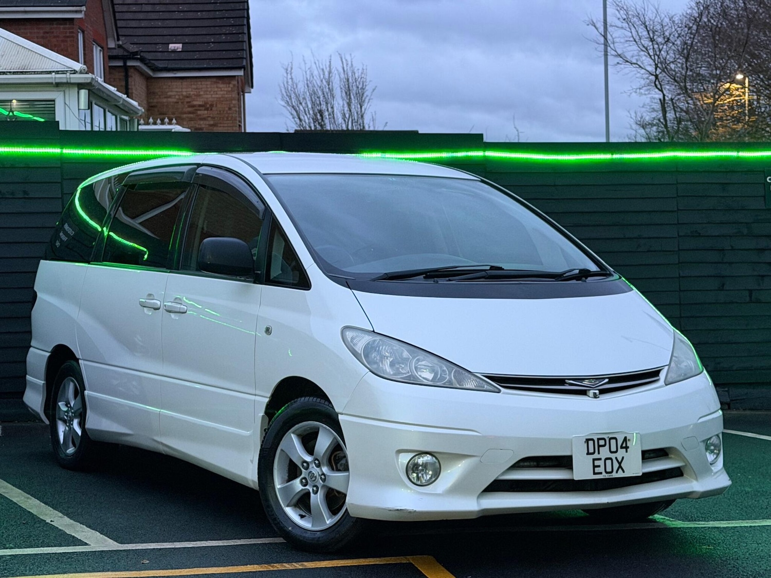 Used Toyota Estima 2017 for sale - 76771800: Photo 1