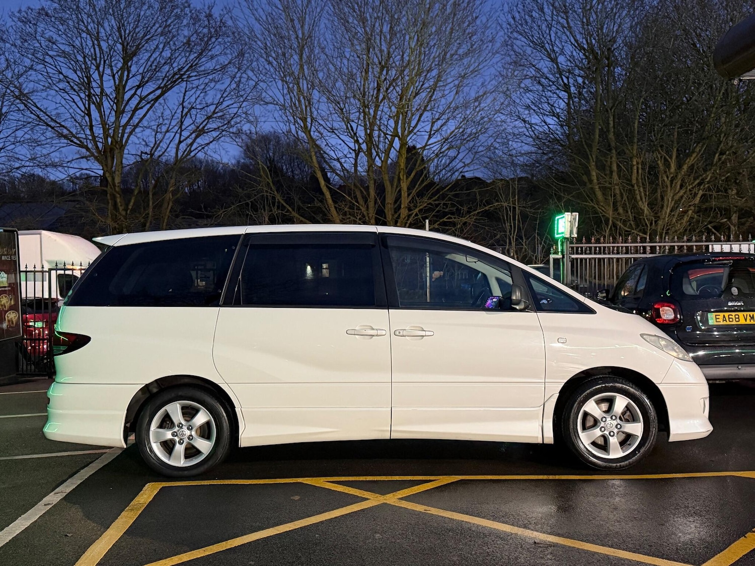 Used Toyota Estima 2017 for sale - 76771800: Photo 2