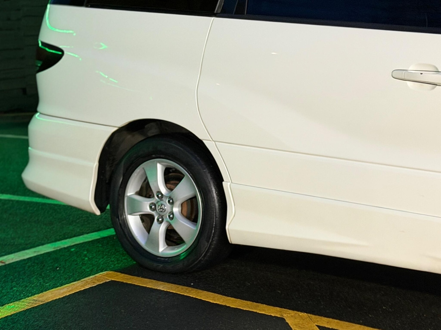 Used Toyota Estima 2017 for sale - 76771800: Photo 28