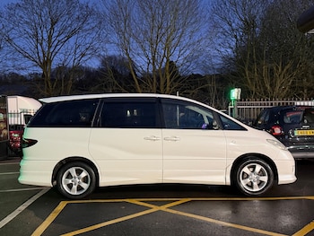 Used Toyota Estima 2004 for sale - 76771800: Photo