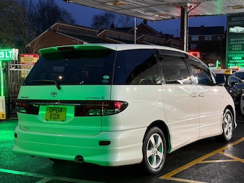 Used Toyota Estima 2004 for sale - 76771800: Photo