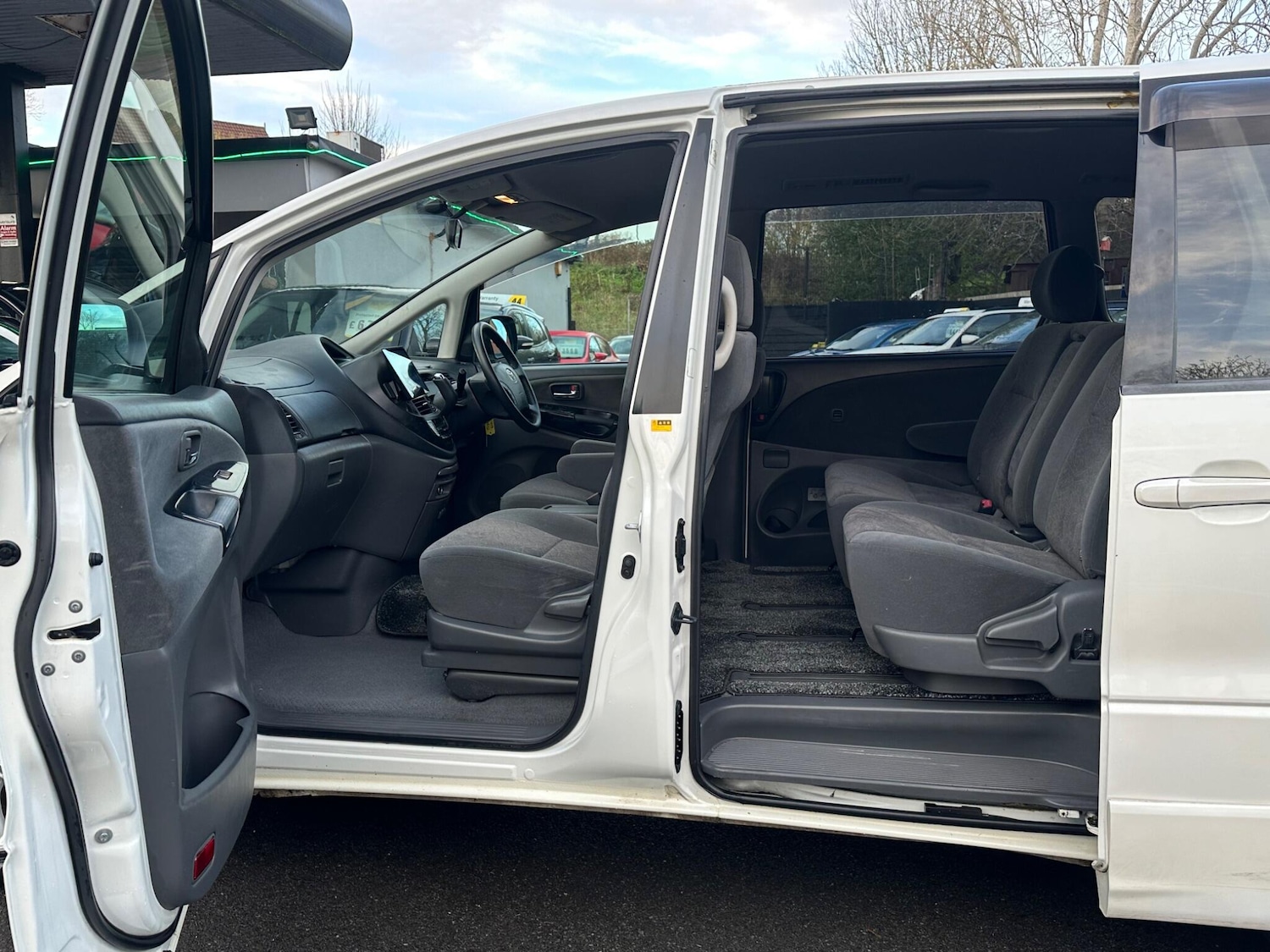Used Toyota Estima 2017 for sale - 76771800: Photo 68