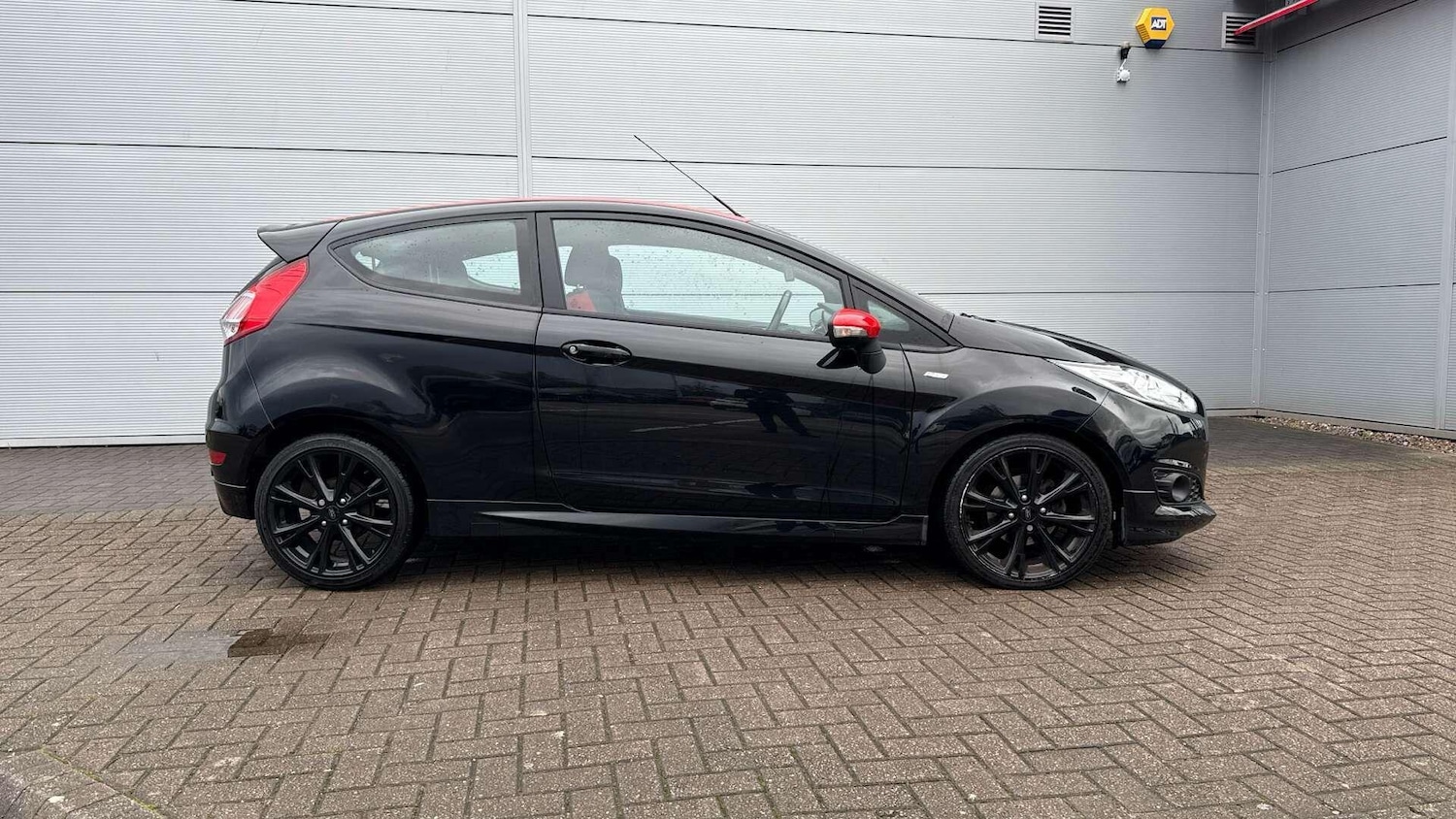 Used Ford Fiesta for sale - 76727475: Photo 2